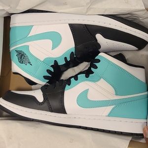 Brand new jordan mid 1s